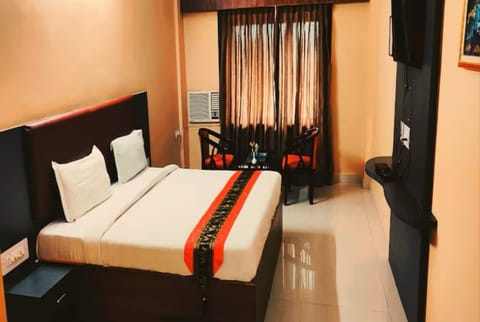 Executive Double Room | Desk, free WiFi, bed sheets