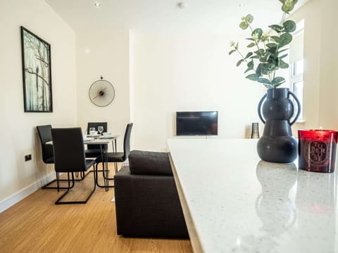 Apartment | Dining