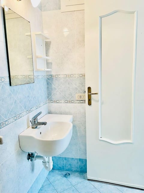 Standard Double or Twin Room, Sea View | Bathroom | Towels