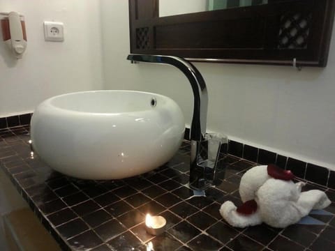 Deluxe Suite | Bathroom