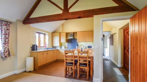 Kitchen/Diner, Inglenook Barns (Cider House), Bolthole Retreats
