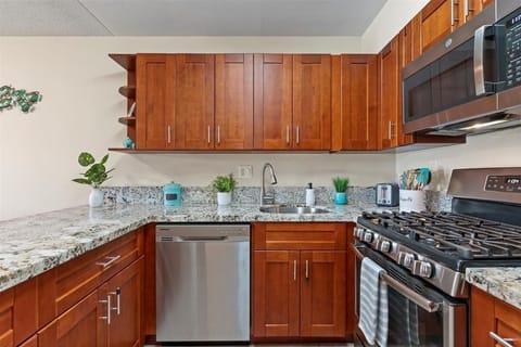 Condo, 1 Bedroom | Private kitchen | Fridge, oven, coffee/tea maker, toaster