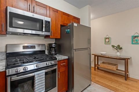 Condo, 1 Bedroom | Private kitchen | Fridge, oven, coffee/tea maker, toaster