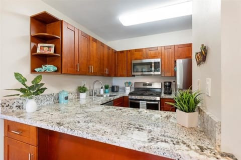 Condo, 1 Bedroom | Private kitchen | Fridge, oven, coffee/tea maker, toaster