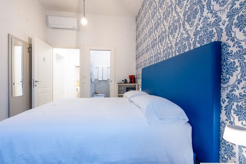 Deluxe Room, Air conditioning, Courtyard View | Minibar, in-room safe, individually decorated, individually furnished