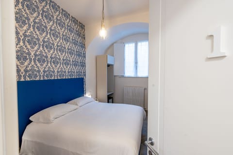 Deluxe Room, Air conditioning, Courtyard View | Minibar, in-room safe, individually decorated, individually furnished