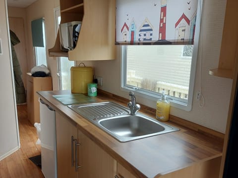 Apartment | Private kitchen | Fridge, microwave, oven, stovetop