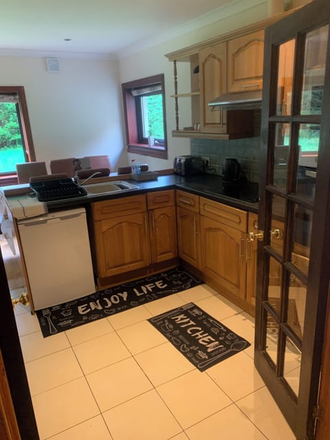 Cottage | Private kitchen | Fridge, microwave, oven, stovetop