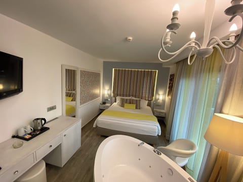 Honeymoon Suite with Jacuzzi Sea View | Premium bedding, memory foam beds, laptop workspace, iron/ironing board