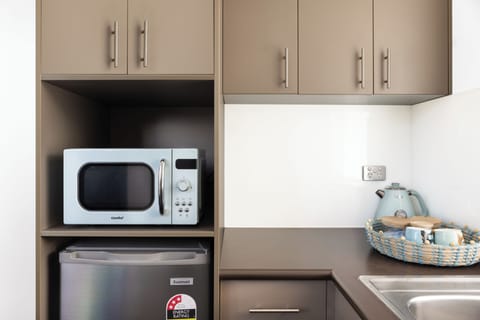 Mini-fridge, microwave, oven, stovetop