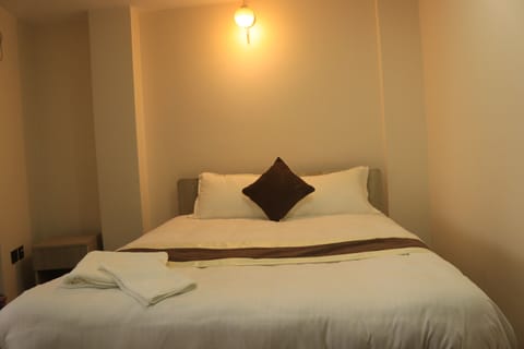 Deluxe Double Room, 1 Queen Bed | Desk, free WiFi, bed sheets