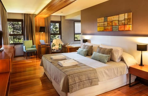 Junior Suite, Lake View | Egyptian cotton sheets, premium bedding, pillowtop beds, minibar