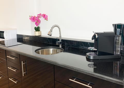 Full-size fridge, microwave, stovetop, coffee/tea maker