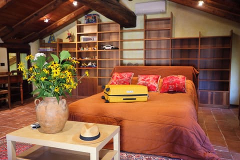 Family Room | In-room safe, soundproofing, iron/ironing board, free WiFi