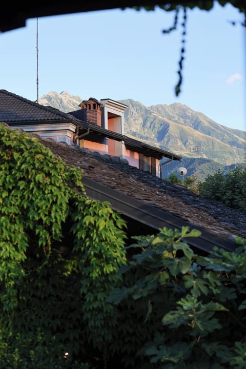 50-cm flat-screen TV with digital channels