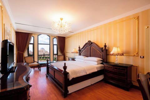 Royal Suite, 2 Bedrooms | Pillowtop beds, minibar, in-room safe, desk