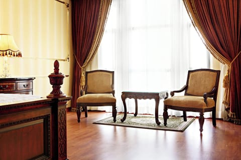 Royal Suite, 2 Bedrooms, Non Smoking | Pillowtop beds, minibar, in-room safe, desk