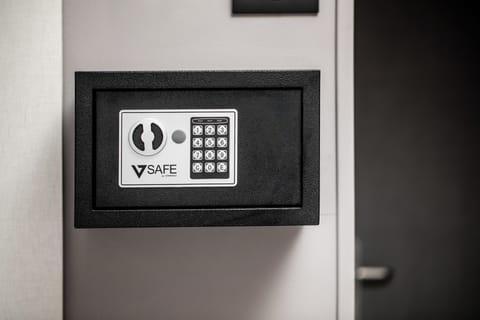 Economy Single Room, 1 Bedroom, Balcony, Courtyard Area | Premium bedding, down comforters, memory foam beds, minibar