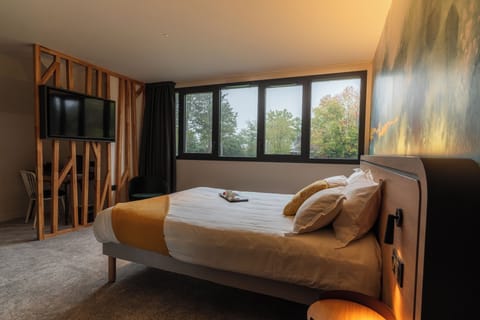 Comfort Double Room, 1 Queen Bed (1) | In-room safe, individually furnished, blackout drapes