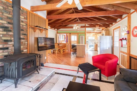 Cabin, Multiple Beds, Hot Tub, Mountain View (1929) | Living area | Fireplace