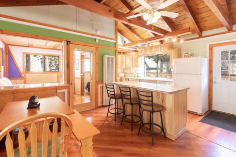 Cabin, Multiple Beds, Hot Tub, Mountain View (1929) | Private kitchen | Coffee/tea maker