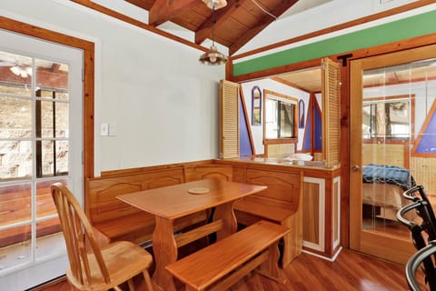 Cabin, Multiple Beds, Hot Tub, Mountain View (1929) | Dining