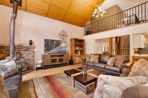 Cabin, Multiple Beds, Hot Tub, Mountain View (2201) | Living area | TV, fireplace