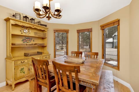 Cabin, Multiple Beds, Hot Tub, Mountain View (2201) | Dining