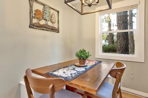 Cabin, 1 Double Bed with Sofa bed, Hot Tub, Mountain View (2315) | 1 bedroom, individually decorated, individually furnished, bed sheets