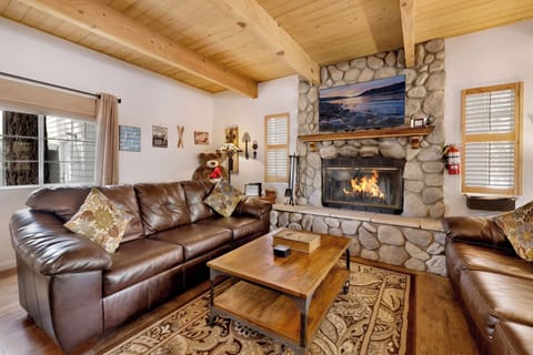Cabin, Multiple Beds, Hot Tub, Mountain View (2028) | Living area | Fireplace