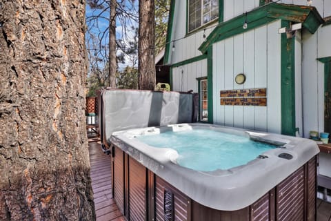 Cabin, Multiple Beds, Hot Tub, Mountain View (2028) | Outdoor spa tub