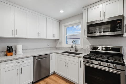 Fully equipped kitchen with dishwasher, microwave and oven range.