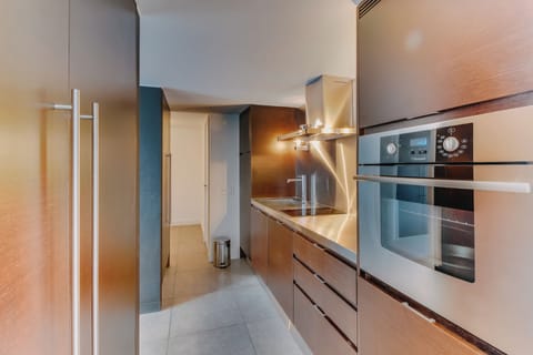 Family Apartment, Garden View | Private kitchen | Fridge, microwave, oven, dishwasher