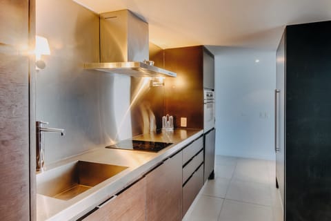 Family Apartment, Garden View | Private kitchen | Fridge, microwave, oven, dishwasher