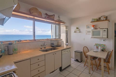 Superior Apartment, Ocean View | Private kitchen | Fridge, microwave, oven, electric kettle