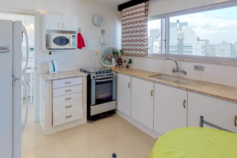 Traditional Apartment, Sea View | Private kitchen | Fridge, microwave, oven, electric kettle