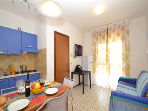 Apartment, 1 Bedroom, Balcony, View | Dining room