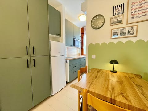 Studio, Multiple Bedrooms | Dining room