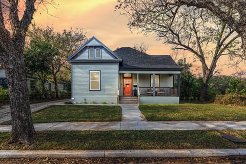 Evening capture as the sunsets on Waco, Texas