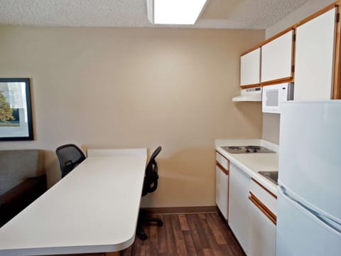 Deluxe Studio, 1 Queen Bed with Sofa bed, Non Smoking | Private kitchen | Fridge, microwave, stovetop, dishwasher