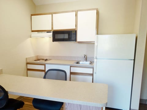 Deluxe Studio, Multiple Beds, Non Smoking | Private kitchen | Fridge, microwave, stovetop, dishwasher