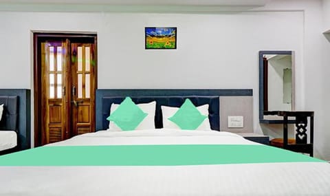 Family Room | Egyptian cotton sheets, premium bedding, in-room safe, free WiFi