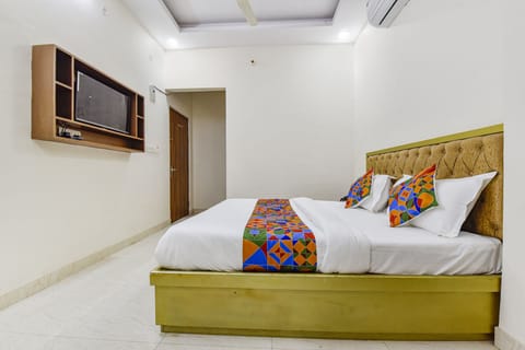 Egyptian cotton sheets, premium bedding, in-room safe, free WiFi