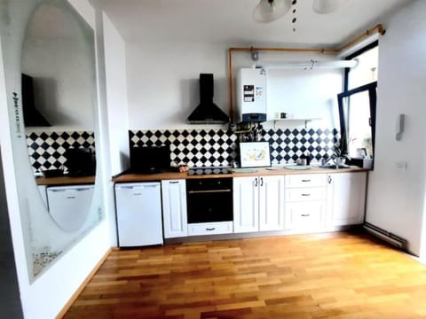 Apartment | Private kitchen | Fridge, oven, stovetop, electric kettle