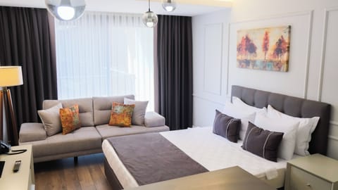 Premium bedding, minibar, in-room safe, iron/ironing board