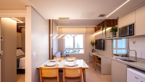 Studio | Private kitchen | Mini-fridge, microwave, coffee/tea maker, cookware/dishes/utensils