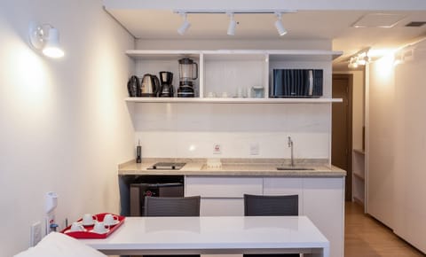 Studio | Private kitchen | Mini-fridge, microwave, coffee/tea maker, cookware/dishes/utensils