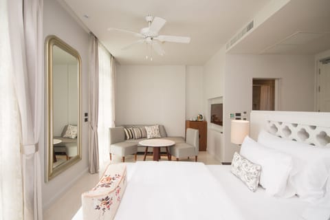 Junior Suite, Balcony | In-room safe, desk, blackout drapes, soundproofing