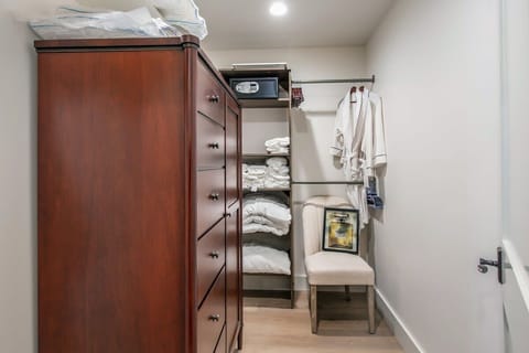 Begonia En-Suite with oversized walk-in closet 