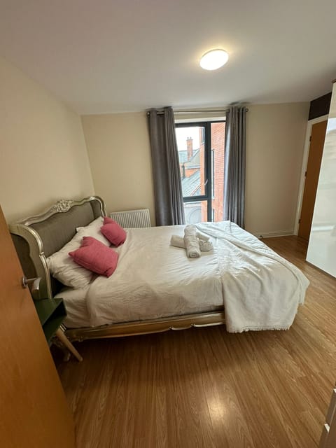 Apartment | 2 bedrooms, iron/ironing board, free WiFi, bed sheets